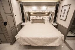 2025 Newmar London Aire 4569 | Thumbnail Photo 27 of 32