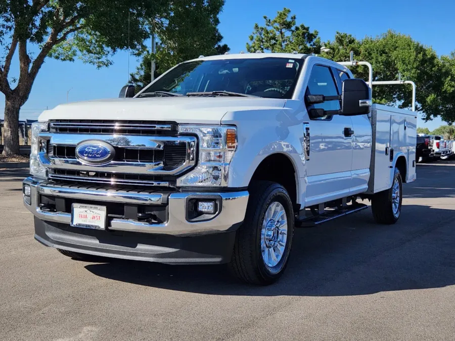 2021 Ford Super Duty F-350 SRW XLT | Photo 3 of 30