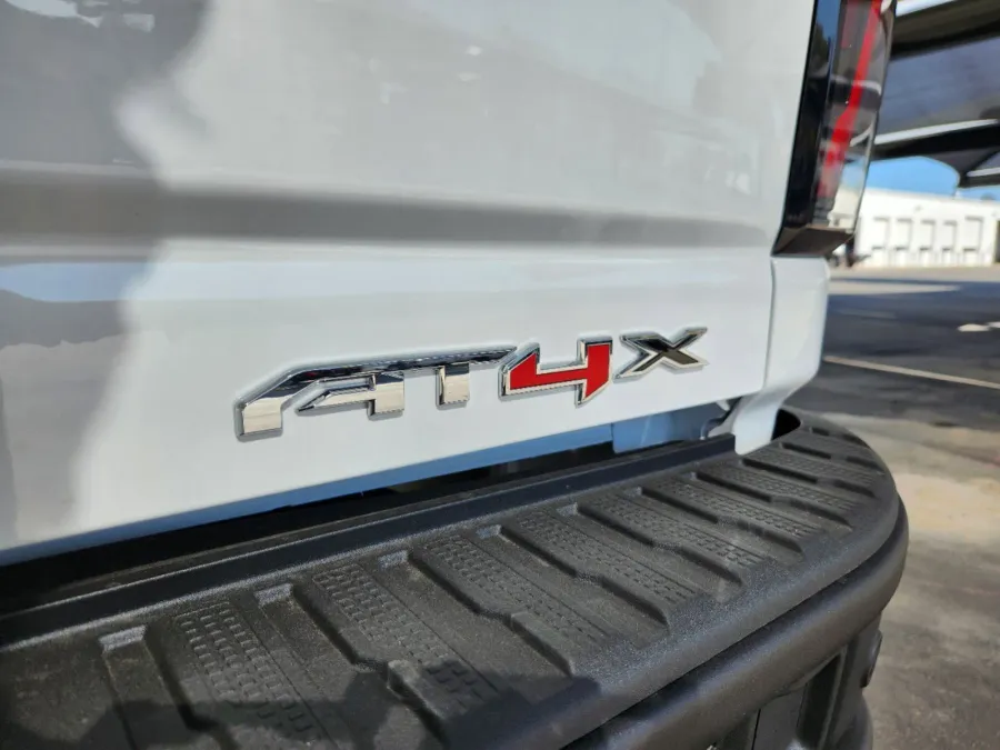 2025 GMC Sierra 2500HD AT4X | Photo 13 of 31