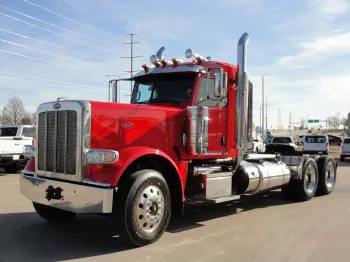 2018 Peterbilt 389 Day Cab