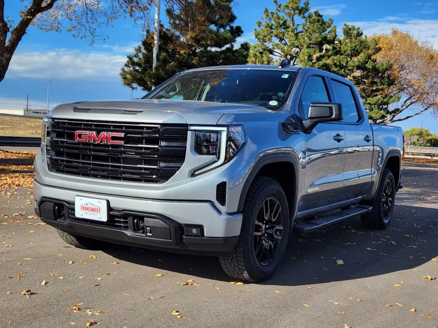 2025 GMC Sierra 1500 Elevation | Photo 3 of 30