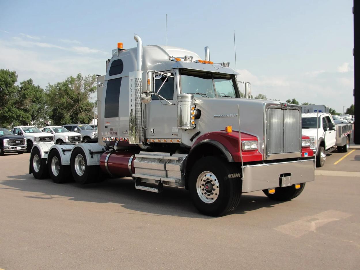 2022 Western Star 4900 | Photo 7 of 22