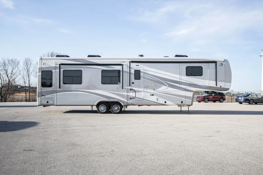 2020 DRV Mobile Suites 40KSSB4 | Photo 1 of 23