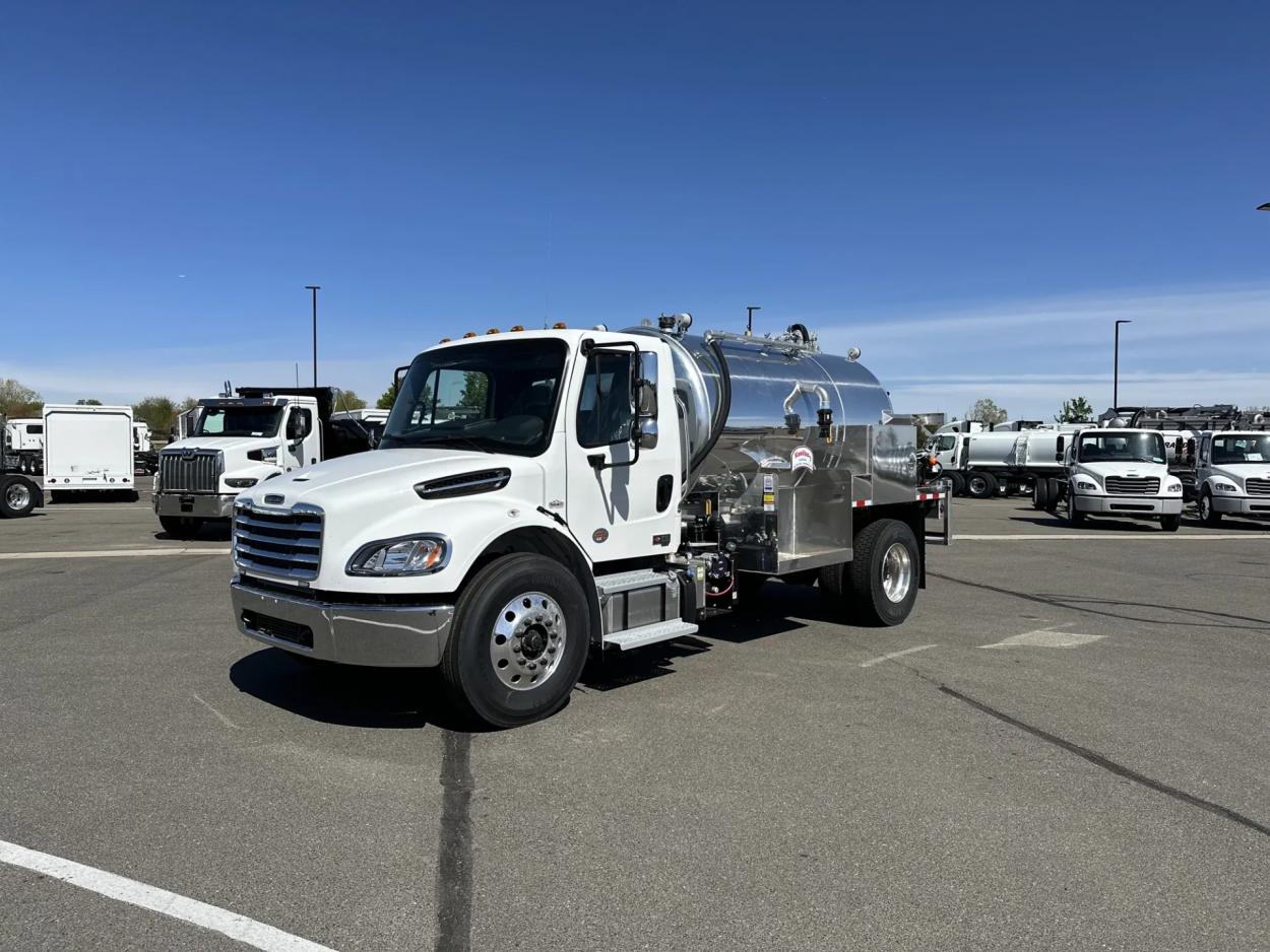 2025 Freightliner M2 106 | Photo 1 of 12