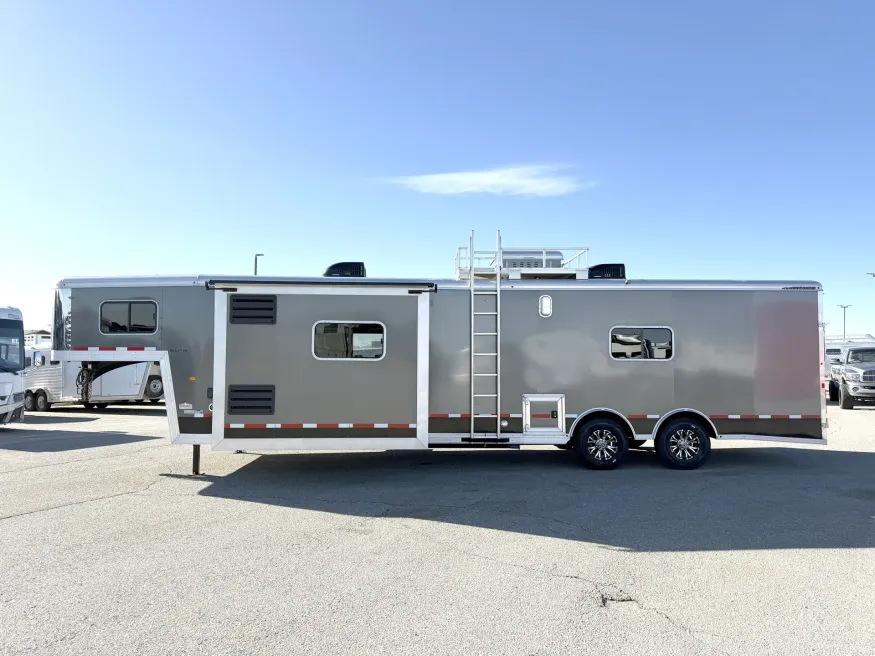 2019 Logan Coach Ultimate Sports Hauler | Photo 23 of 26