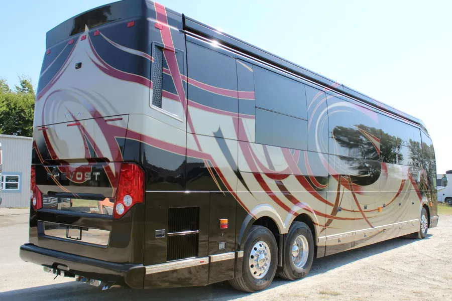 2016 Outlaw Prevost H3-45 Quad Slide | Photo 16 of 30