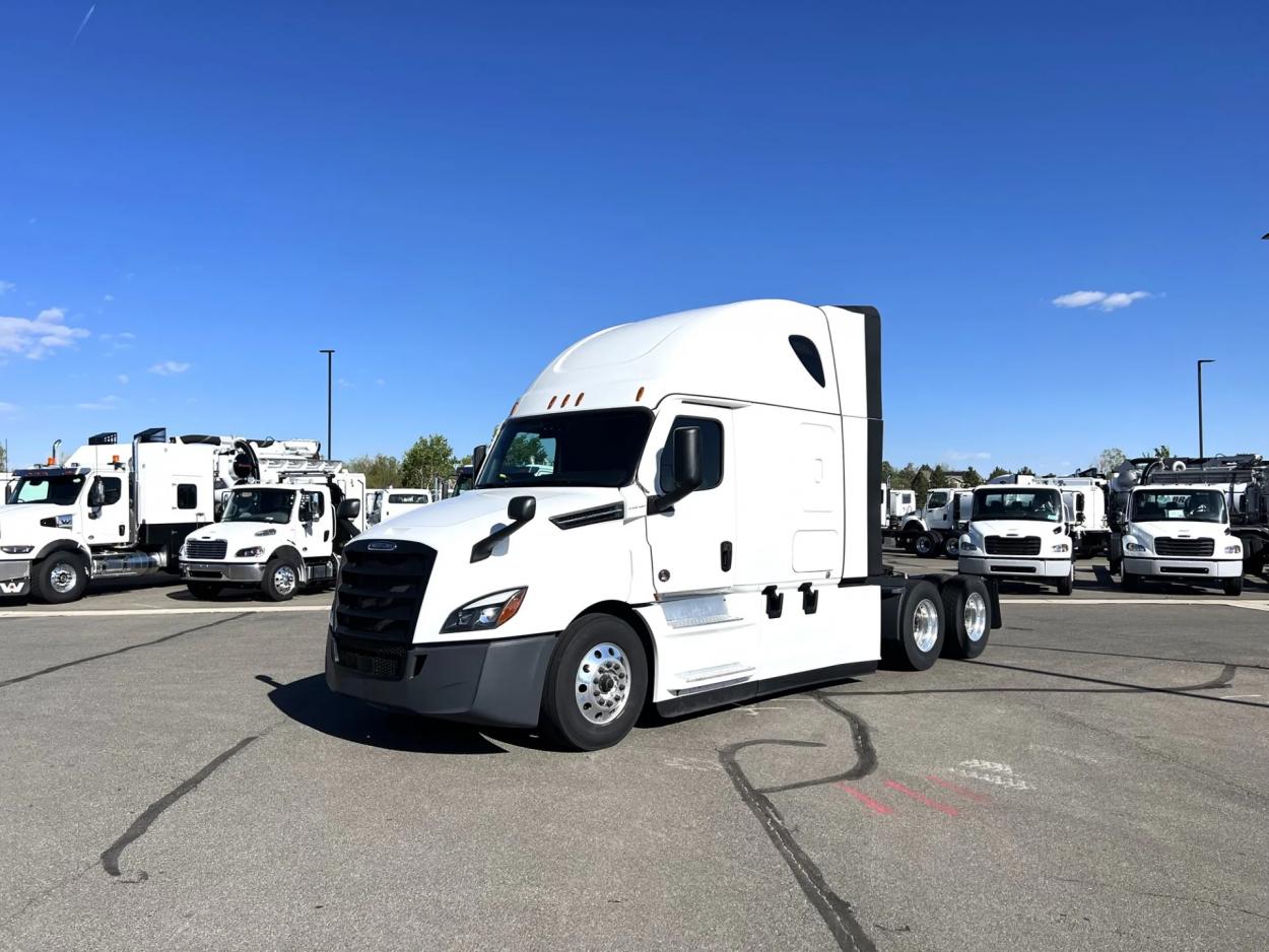 2024 Freightliner Cascadia 126 | Photo 1 of 21