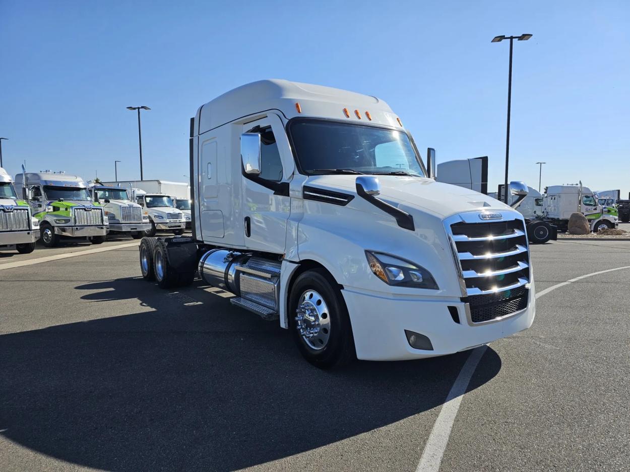 2021 Freightliner Cascadia 126 | Photo 3 of 22