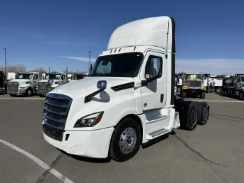 2020 Freightliner Cascadia 126