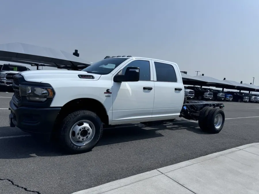 2024 RAM 3500 Chassis Cab Tradesman | Photo 2 of 11