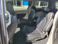 2023 Chrysler Pacifica Touring L | Thumbnail Photo 10 of 18