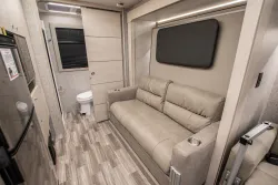 2025 Tiffin Wayfarer 25 XRW | Thumbnail Photo 18 of 21