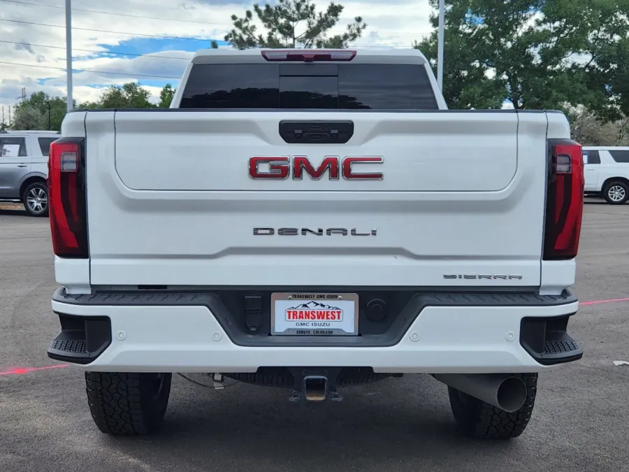 2024 GMC Sierra 3500HD Denali | Photo 13 of 32