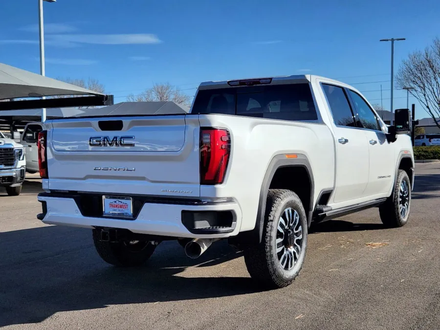 2025 GMC Sierra 2500HD Denali Ultimate | Photo 2 of 31