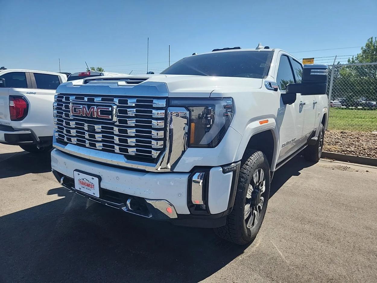 2024 GMC Sierra 3500HD Denali | Photo 2 of 3