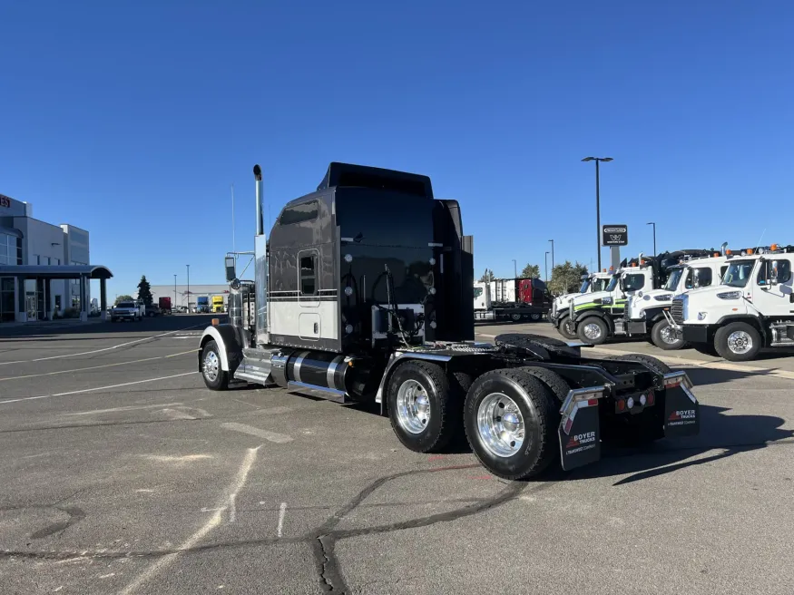 2022 Kenworth W900 | Photo 7 of 25