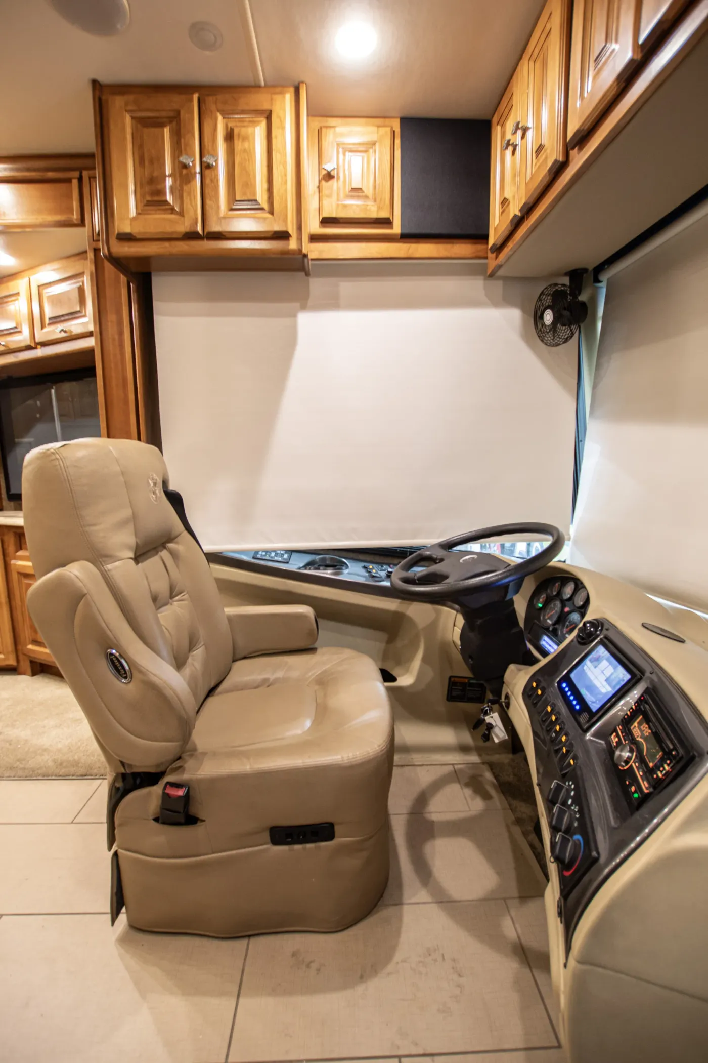 2014 Tiffin Phaeton 40 QTH | Photo 5 of 9