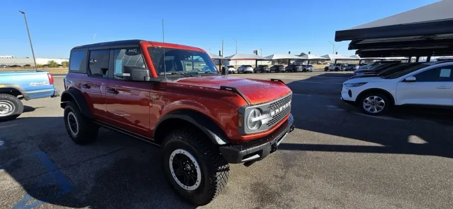 2024 Ford Bronco | Photo 3 of 28