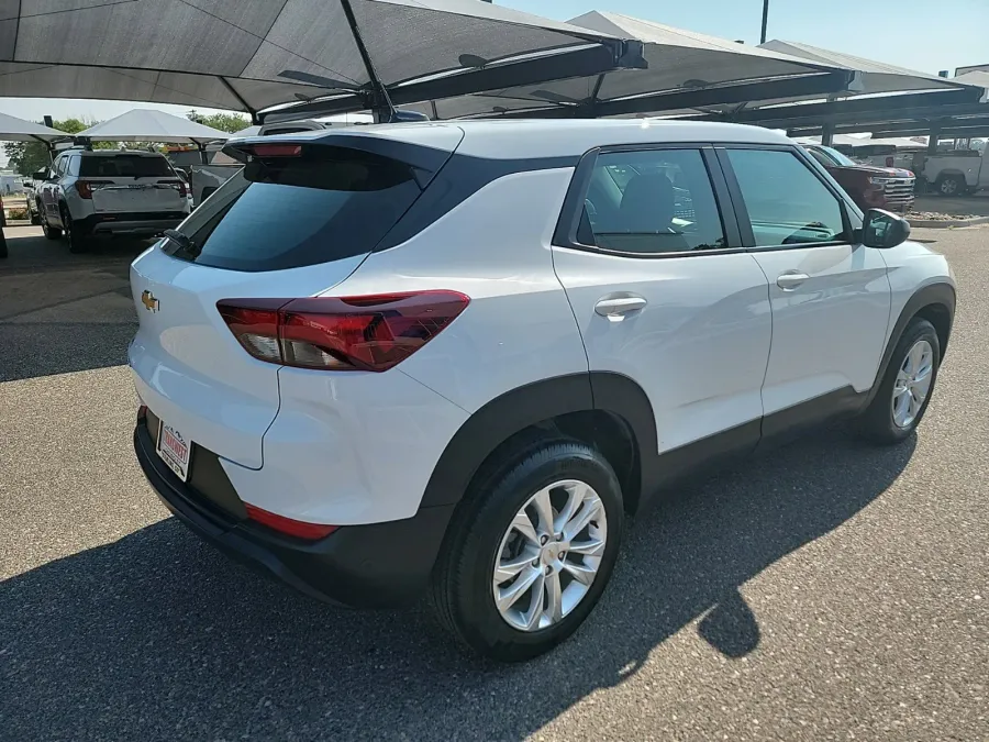 2023 Chevrolet Trailblazer LS | Photo 6 of 18