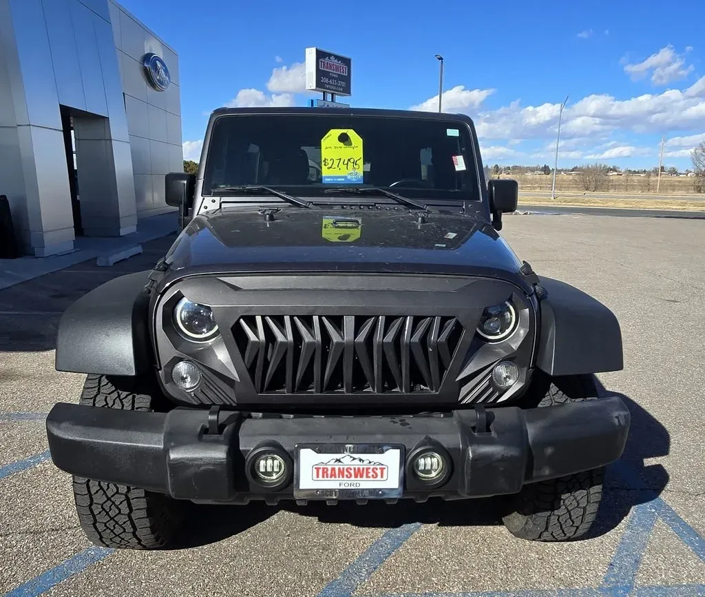 2016 Jeep Wrangler Unlimited | Photo 2 of 26