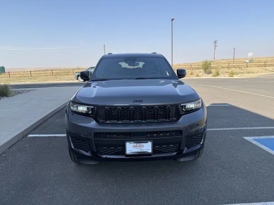 2024 Jeep Grand Cherokee L Altitude | Photo 7 of 17