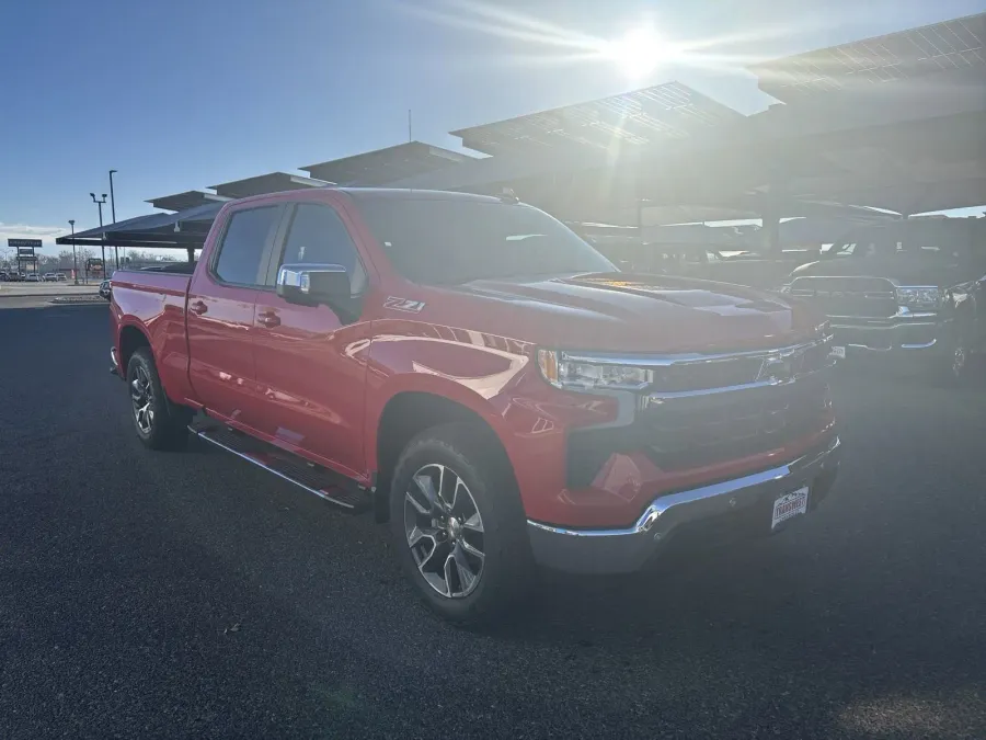 2025 Chevrolet Silverado 1500 LT | Photo 6 of 19