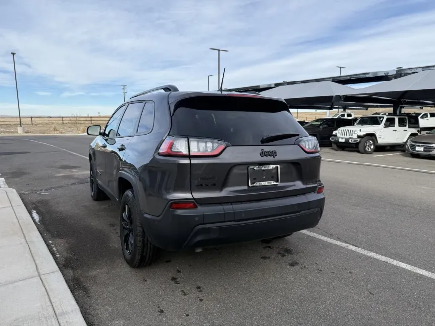 2023 Jeep Cherokee Altitude Lux | Photo 6 of 17