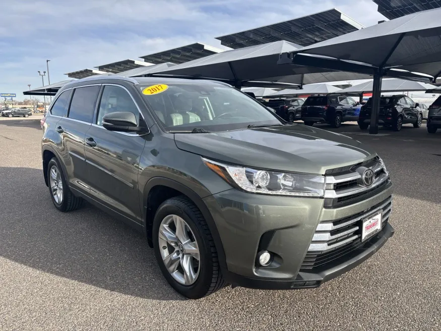 2017 Toyota Highlander | Photo 6 of 24