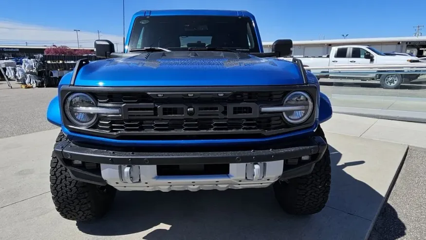 2024 Ford Bronco | Photo 2 of 31