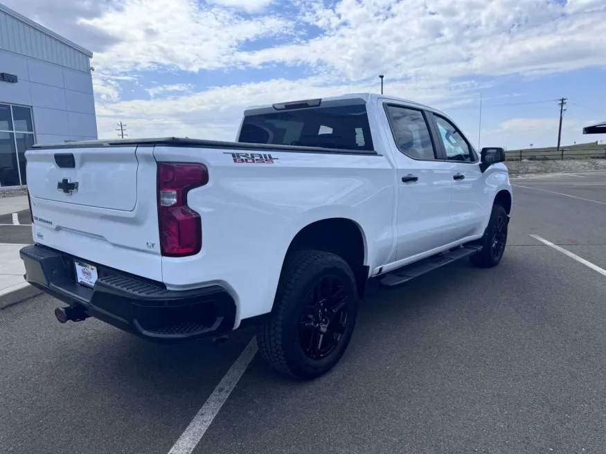 2023 Chevrolet Silverado 1500 LT Trail Boss | Photo 7 of 17