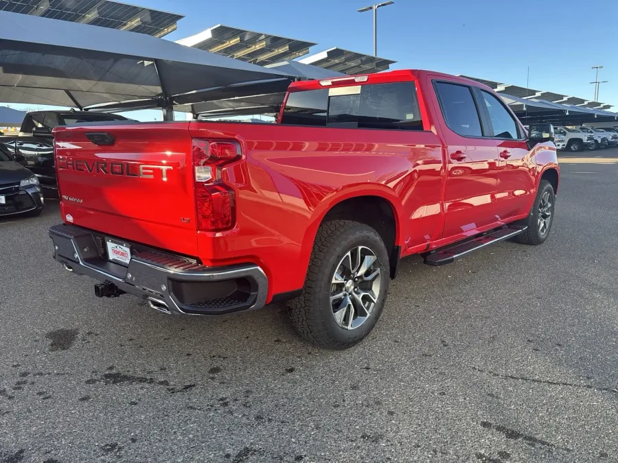 2025 Chevrolet Silverado 1500 LT | Photo 4 of 19