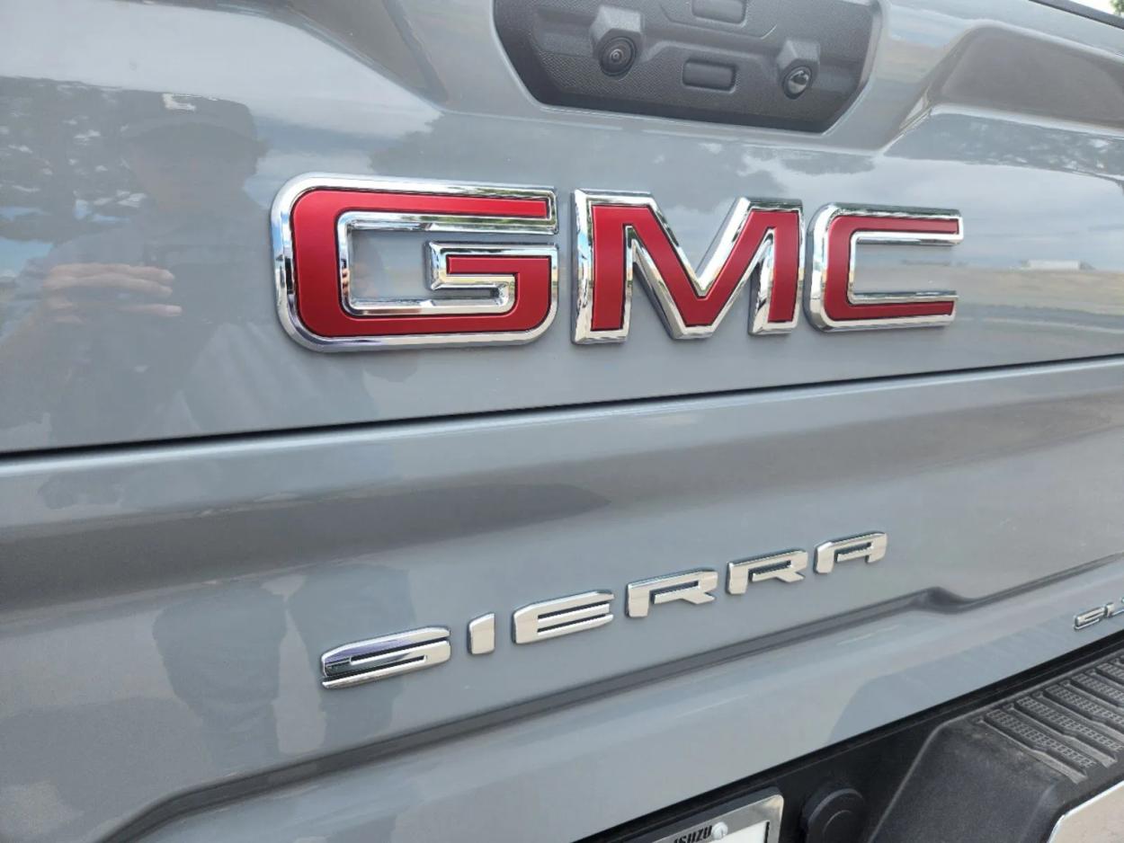 2024 GMC Sierra 2500HD SLT | Photo 12 of 27