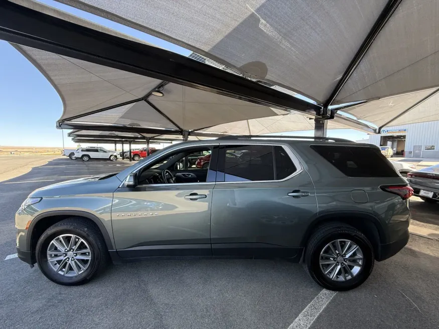 2023 Chevrolet Traverse LT Leather | Photo 1 of 19