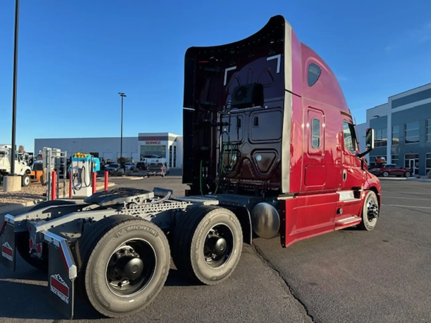 2025 Freightliner Cascadia 126 | Photo 4 of 21