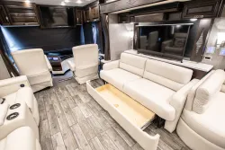 2018 Newmar London Aire 4533 | Thumbnail Photo 13 of 17