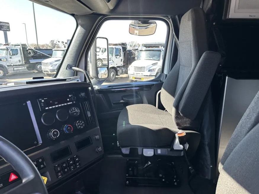 2023 Freightliner Cascadia 126 | Photo 10 of 22