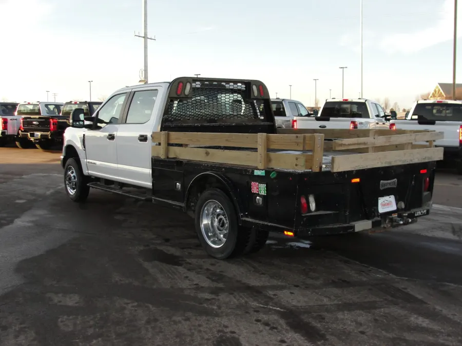 2017 Ford F-350 | Photo 3 of 13