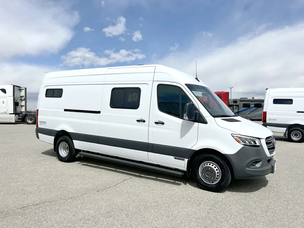 2023 Winnebago Adventure Wagon 70 SE 