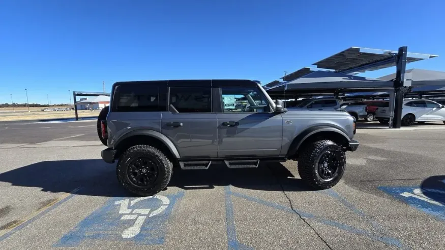 2024 Ford Bronco | Photo 4 of 29