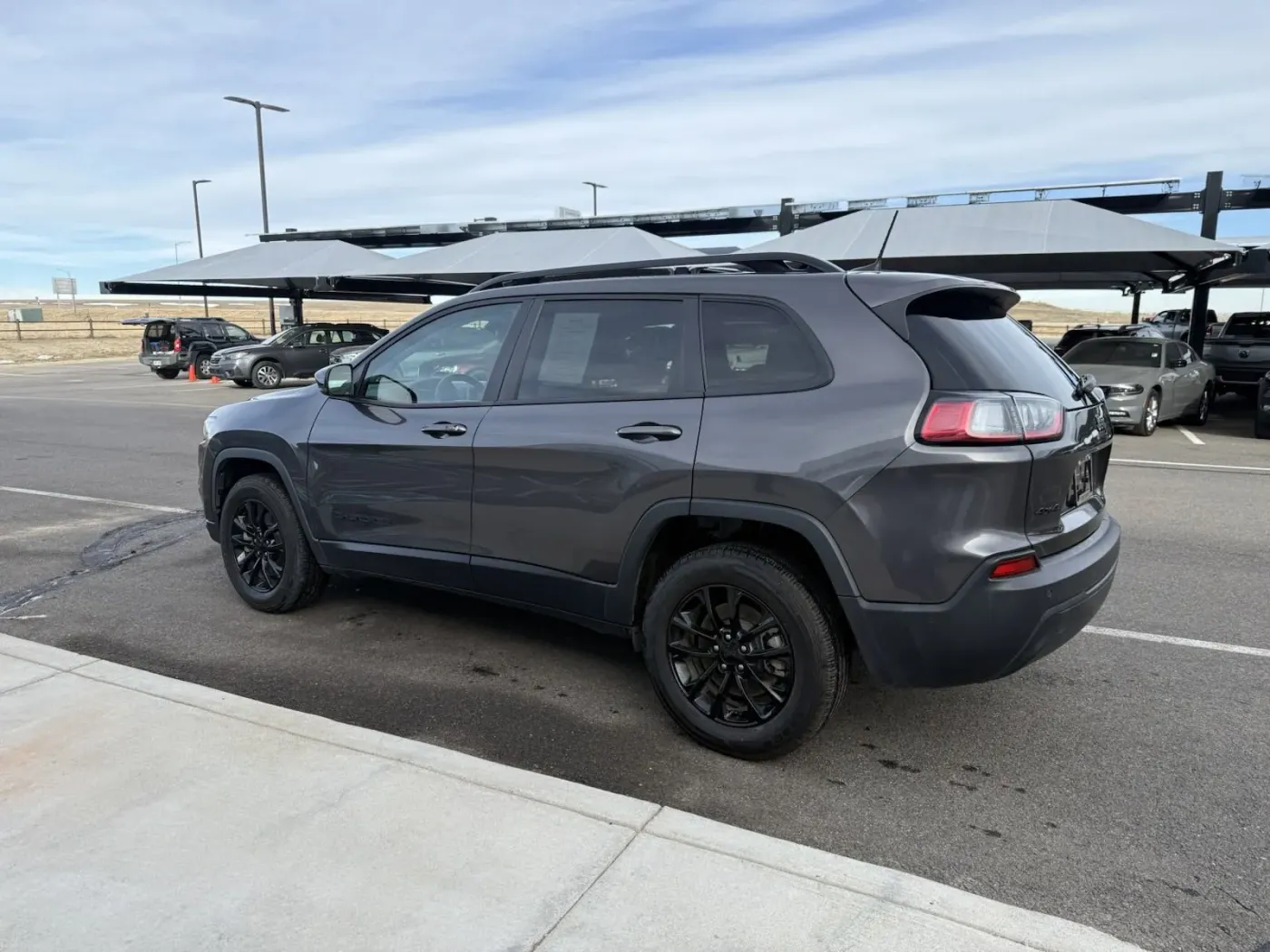 2023 Jeep Cherokee Altitude Lux | Photo 5 of 17