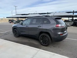 2023 Jeep Cherokee Altitude Lux | Thumbnail Photo 5 of 17