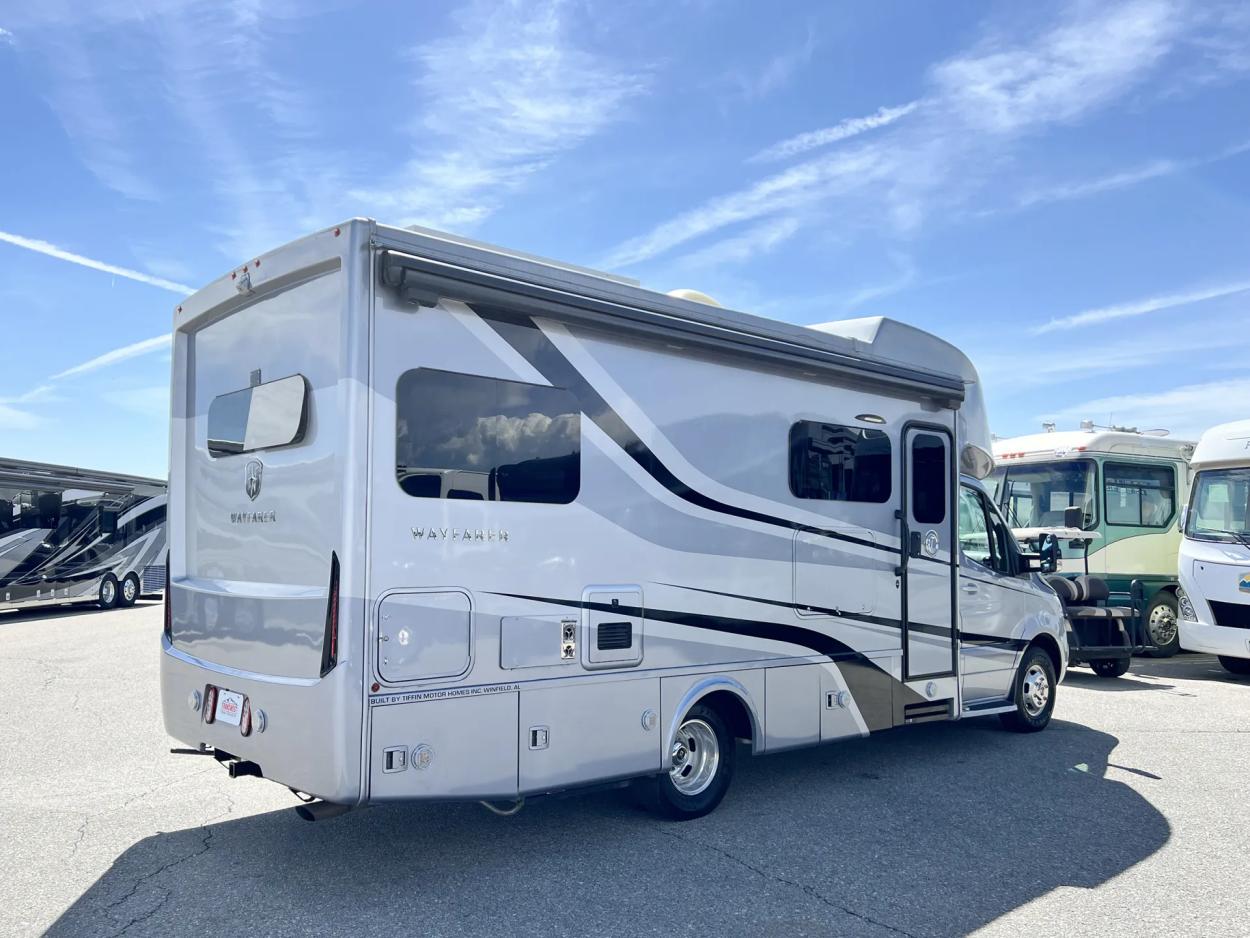 2021 Tiffin Wayfarer 25TW | Photo 16 of 25