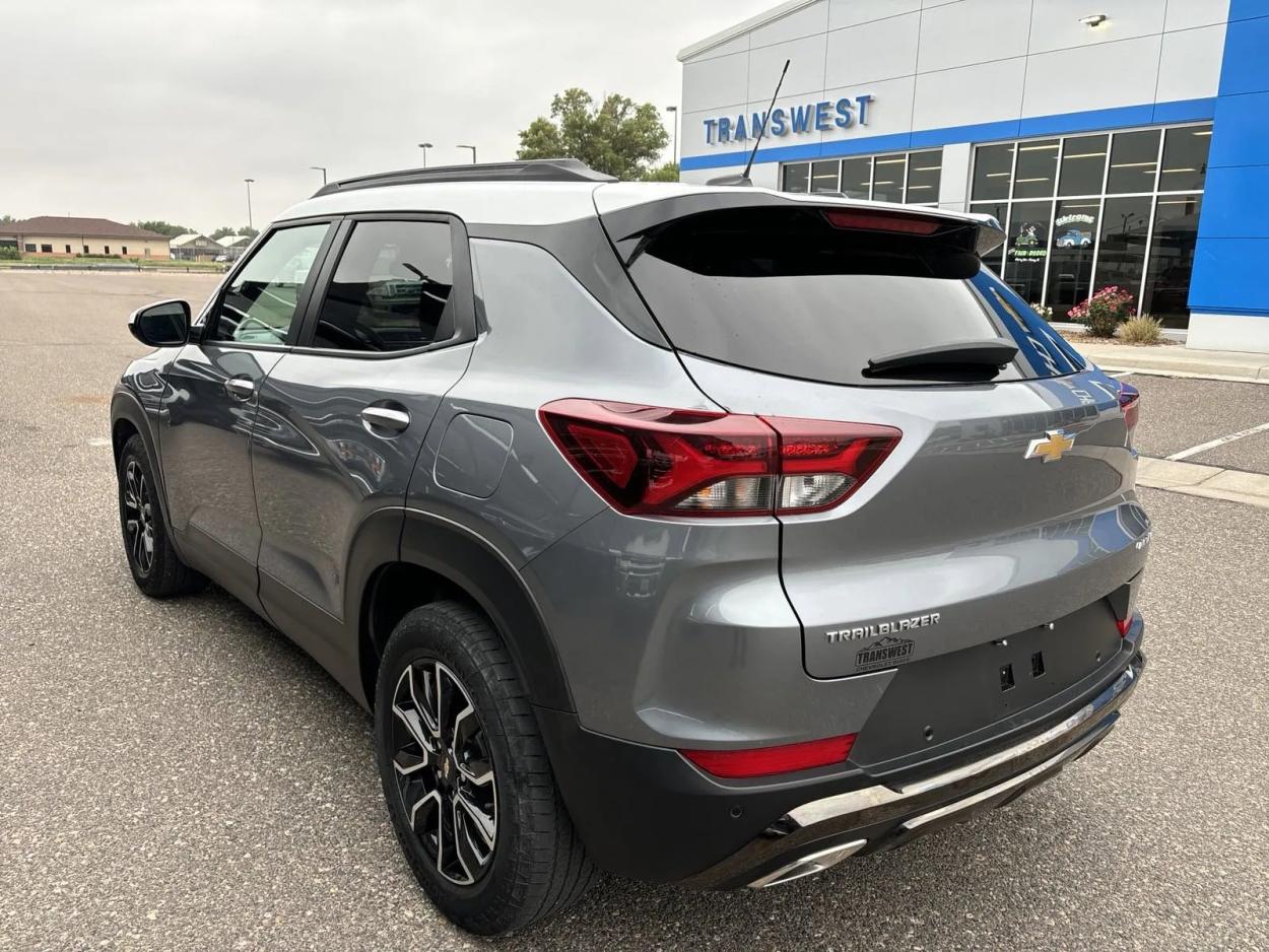 2021 Chevrolet Trailblazer ACTIV | Photo 2 of 25