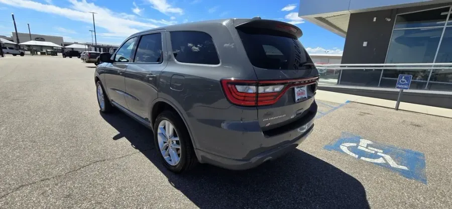 2022 Dodge Durango | Photo 6 of 30