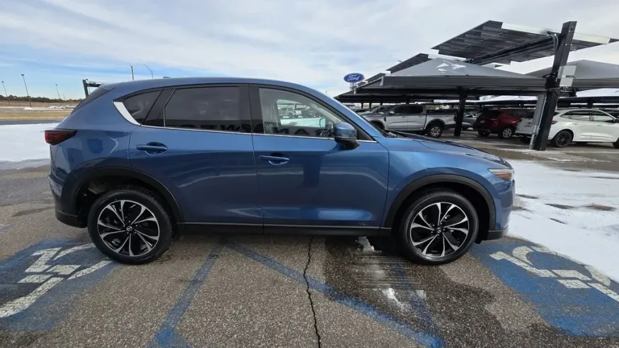 2023 Mazda CX-5 | Photo 4 of 31