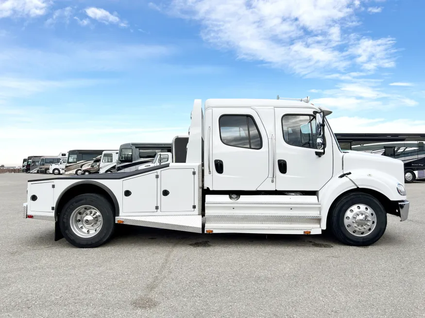 2016 Freightliner M2 112 Summit Hauler | Photo 18 of 26