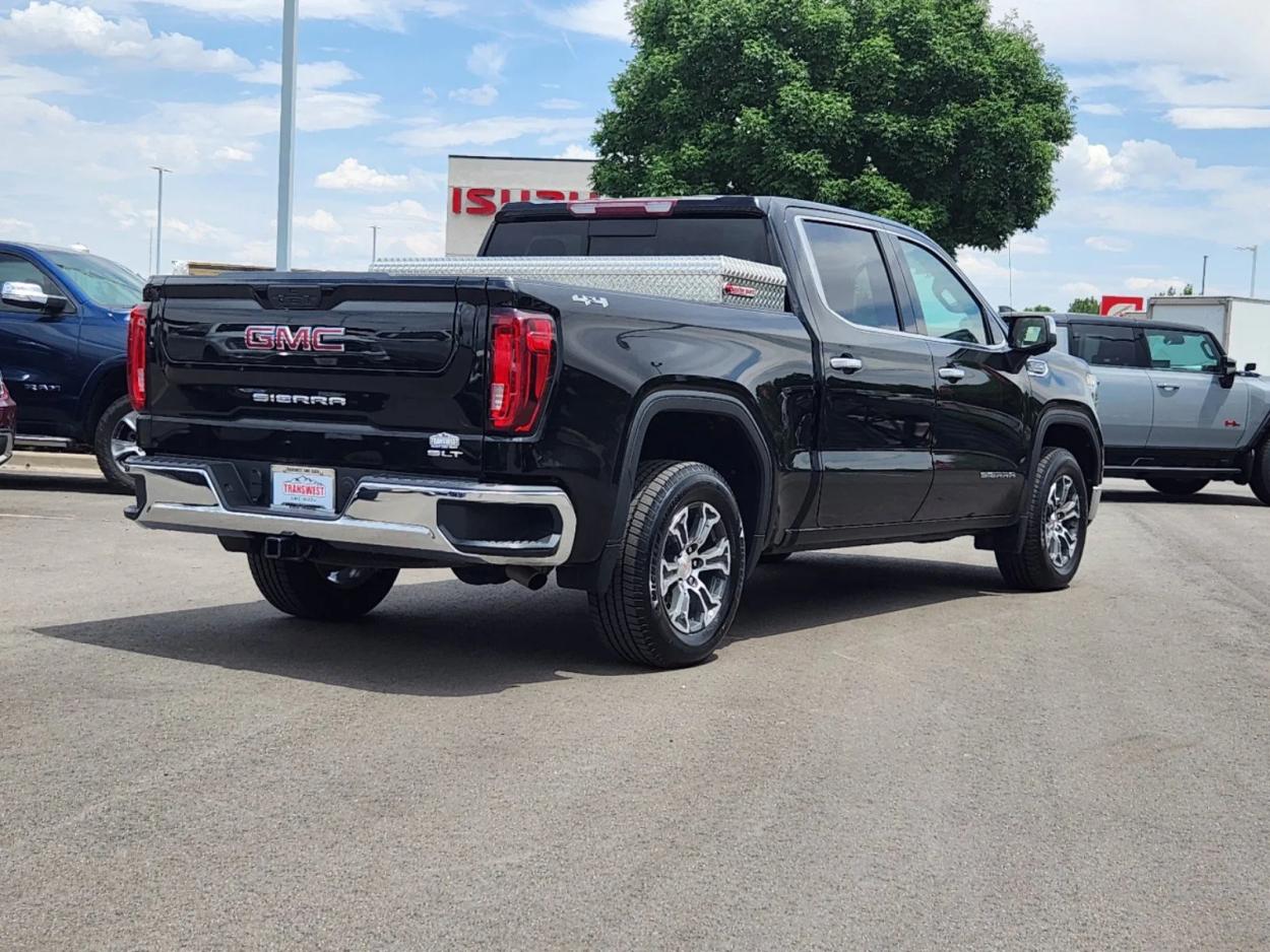 2021 GMC Sierra 1500 SLT | Photo 2 of 26