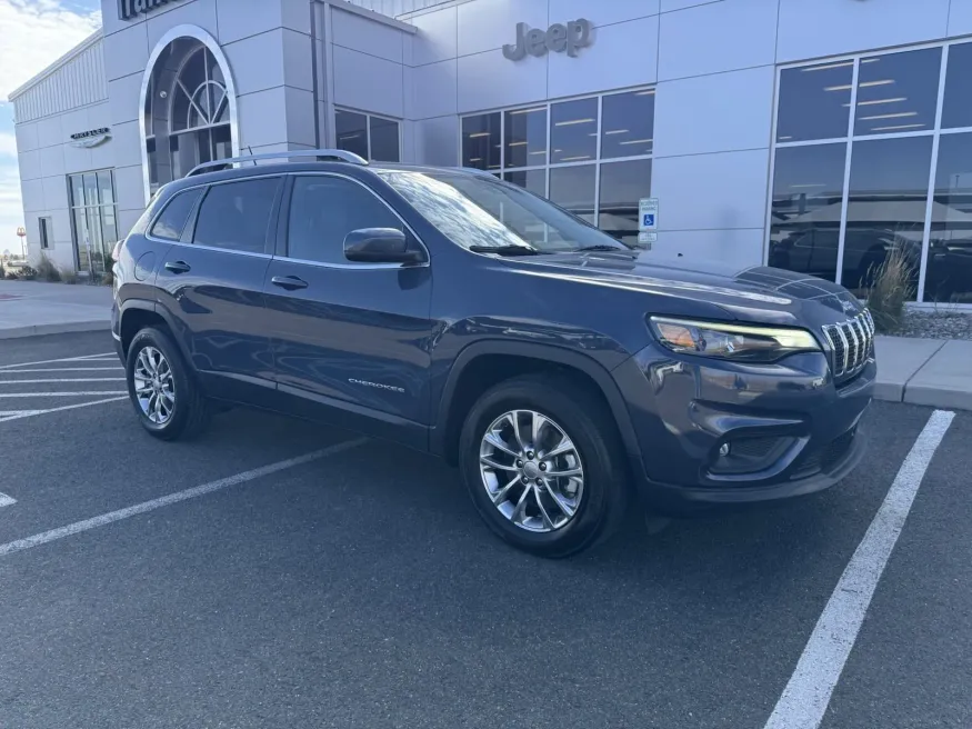 2021 Jeep Cherokee Latitude Lux | Photo 6 of 17