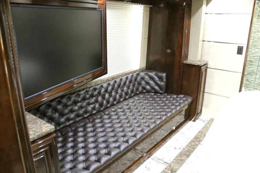 2016 Prevost Outlaw H3-45 | Photo 9 of 30