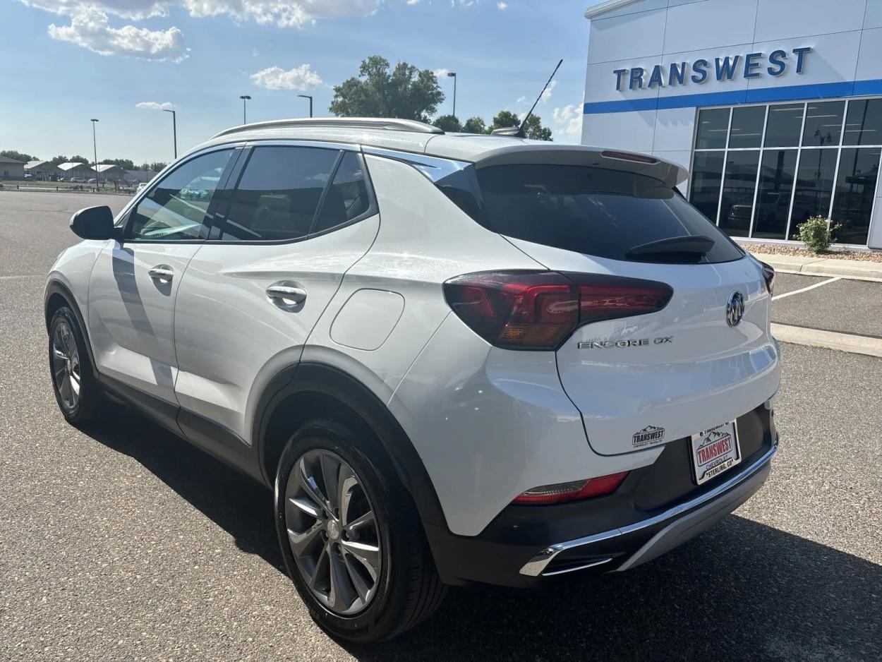 2021 Buick Encore GX Essence | Photo 2 of 23